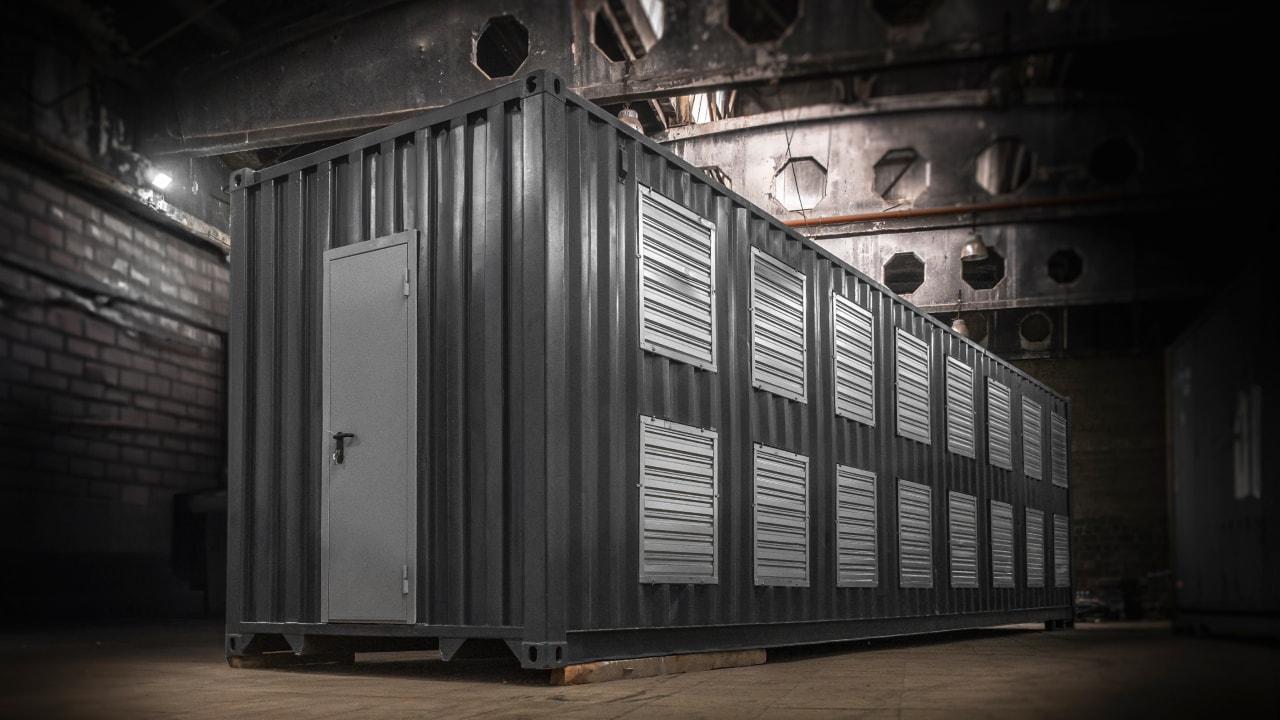 На изображении контейнер для майнинга 40 футов под ASIC-майнеры (до 350 устройств типа S19 pro) BitCube - фото 1.